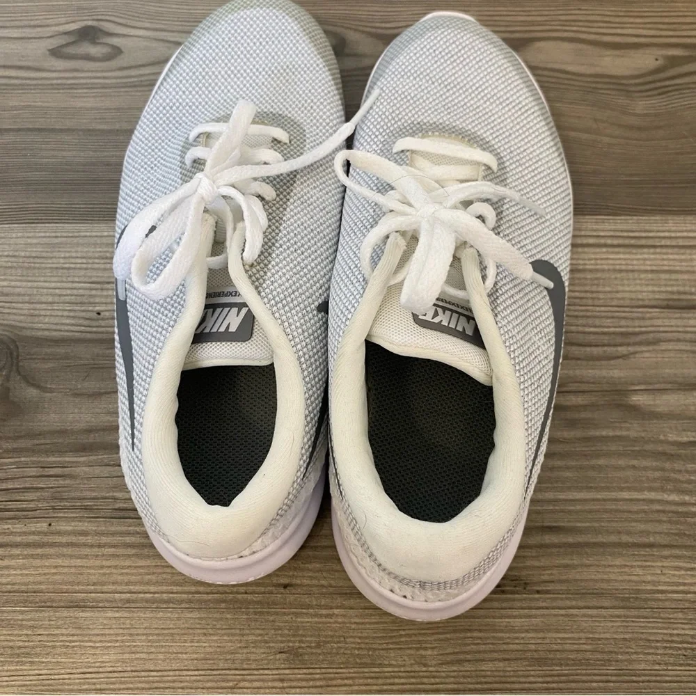 Nike Flex Gray‎ White Sneakers 7